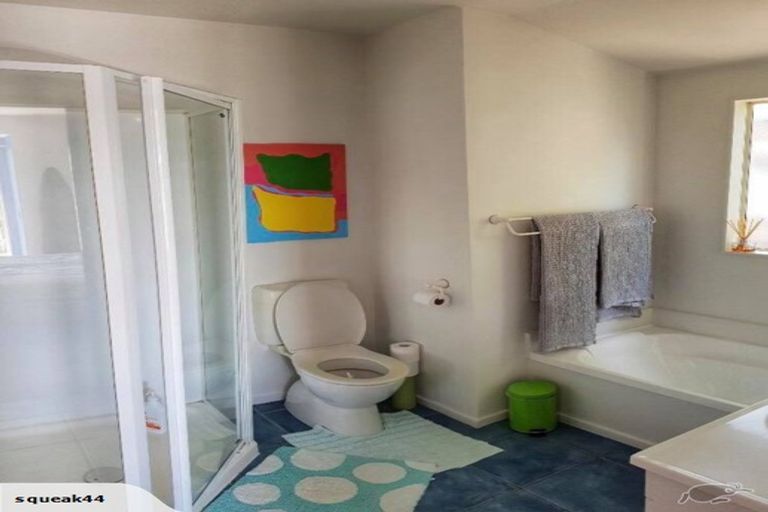 Photo of property in 17 Kopiko Way, Brooklyn, Wellington, 6021