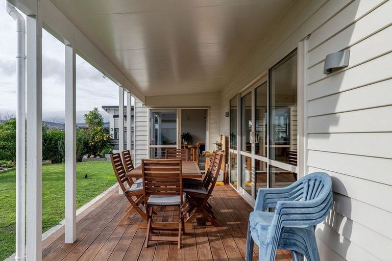 Photo of property in 6 Silkwood Place, Fitzherbert, Palmerston North, 4410