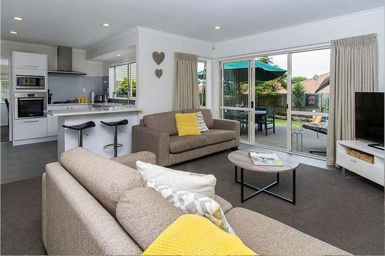 Photo of property in 10 Ambleside Drive, Northpark, Auckland, 2013