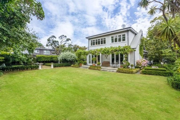 Photo of property in 166 Fendalton Road, Fendalton, Christchurch, 8052
