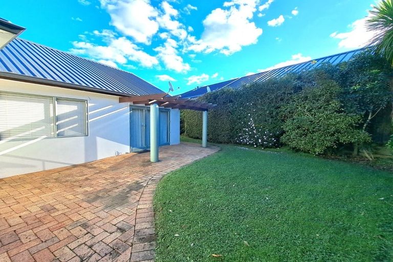 Photo of property in 1/2 Tobruk Crescent, Milford, Auckland, 0620