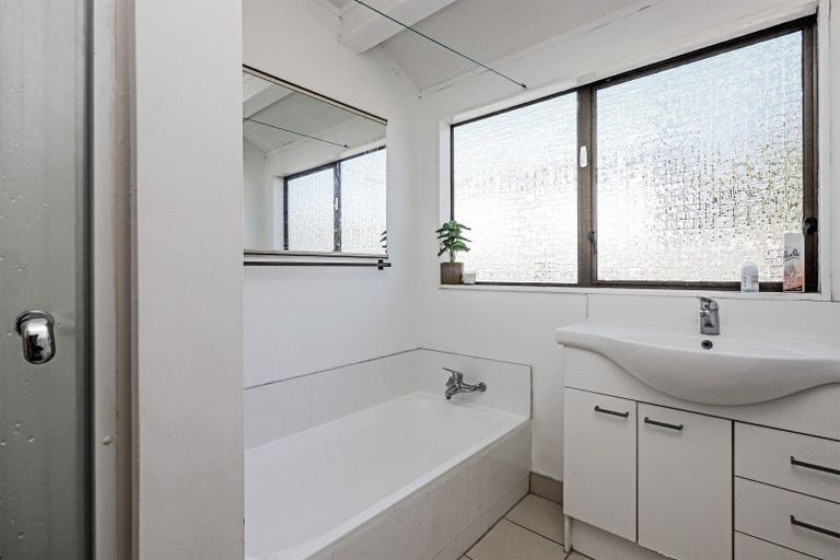 Photo of property in 2/8 Duart Road, Havelock North, 4130