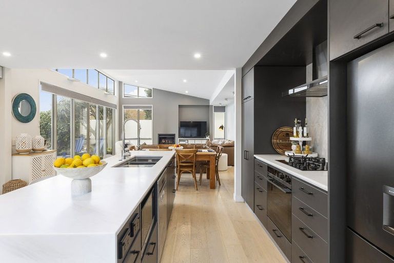 Photo of property in 14 Boardwalk Lane, Seatoun, Wellington, 6022