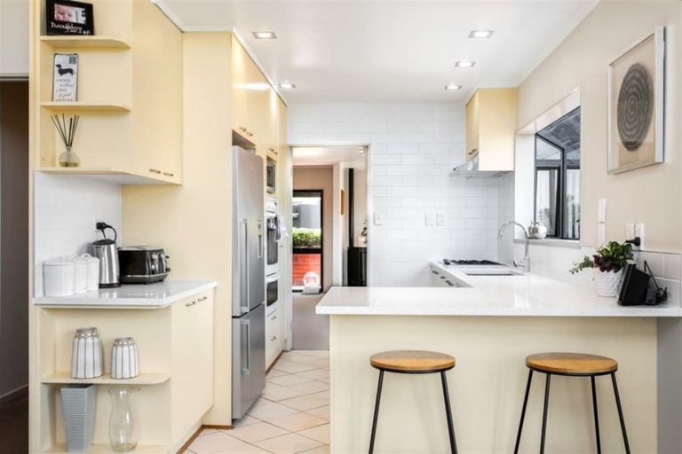 Photo of property in 21 Lagoon Way, West Harbour, Auckland, 0618