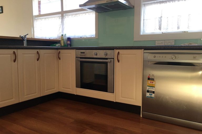 Photo of property in 122 Kings Crescent, Hutt Central, Lower Hutt, 5010