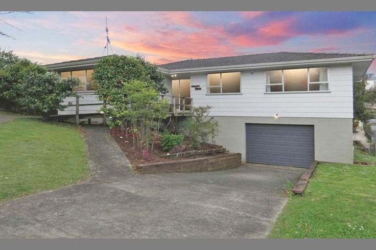 Photo of property in 23 Kerria Place, Sunnynook, Auckland, 0620
