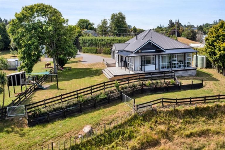 Photo of property in 206 Henwood Road, Paraite, New Plymouth, 4372