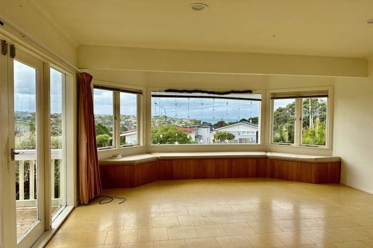 Photo of property in 4 Clematis Avenue, Murrays Bay, Auckland, 0630