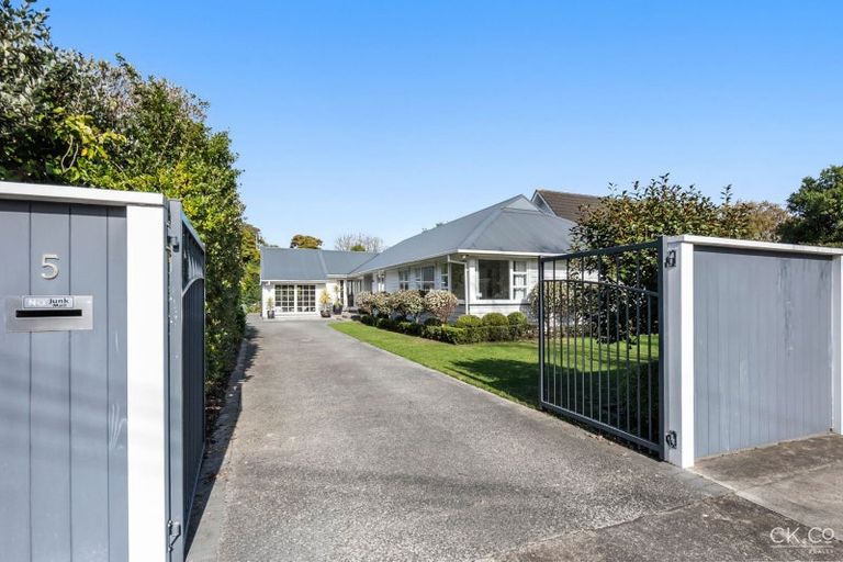 Photo of property in 5 Chilton Grove, Hutt Central, Lower Hutt, 5010