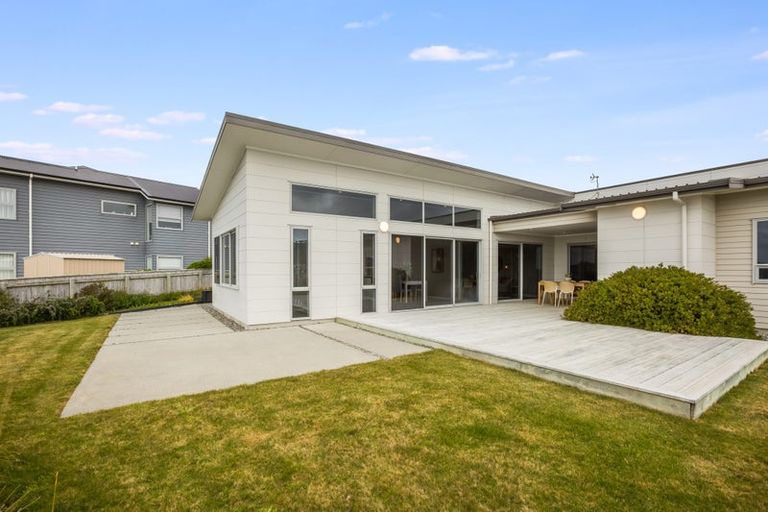 Photo of property in 15 Sue Dow Lane, Aotea, Porirua, 5024