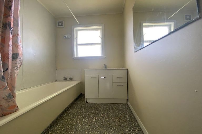 Photo of property in 118 Broderick Road, Johnsonville, Wellington, 6037