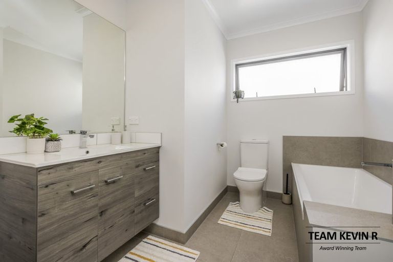Photo of property in 6 Kapia Road, Westgate, Auckland, 0614