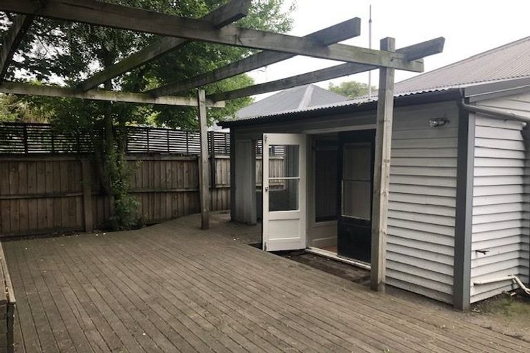 Photo of property in 341 Barbadoes Street, Christchurch Central, Christchurch, 8011
