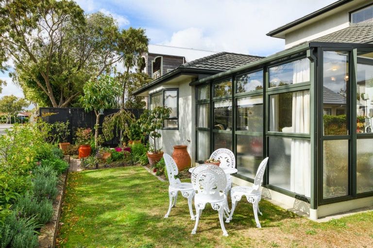Photo of property in 18 Winston Avenue, Hokowhitu, Palmerston North, 4410