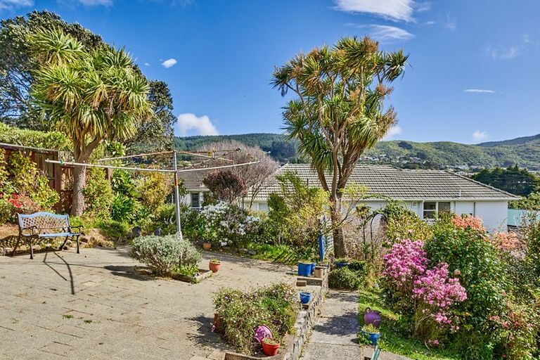 Photo of property in 2 Ryan Grove, Tawa, Wellington, 5028