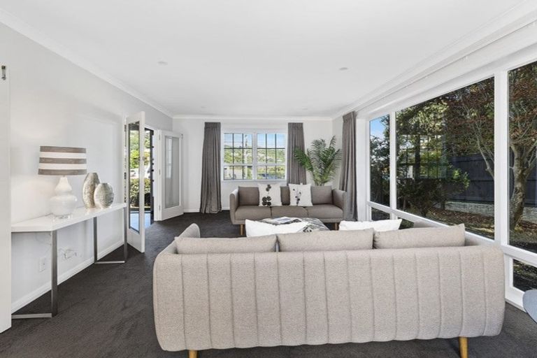 Photo of property in 2 Tio Tio Road, Miramar, Wellington, 6022