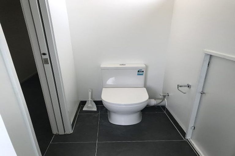 Photo of property in 1/19 Tree View Avenue, Glenfield, Auckland, 0629