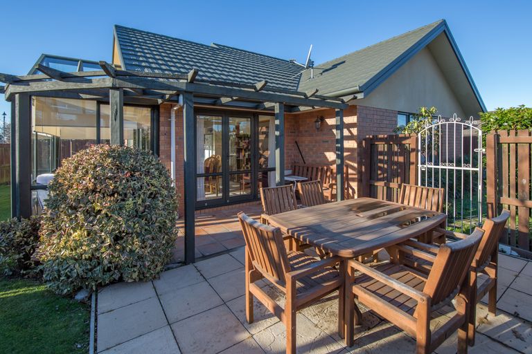 Photo of property in 4 Chesterfield Mews, Russley, Christchurch, 8042