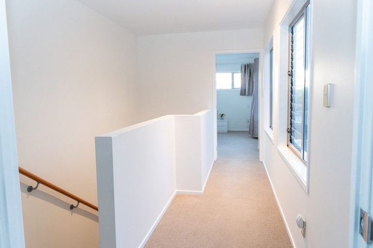 Photo of property in 8 Roy Maloney Drive, Henderson, Auckland, 0612