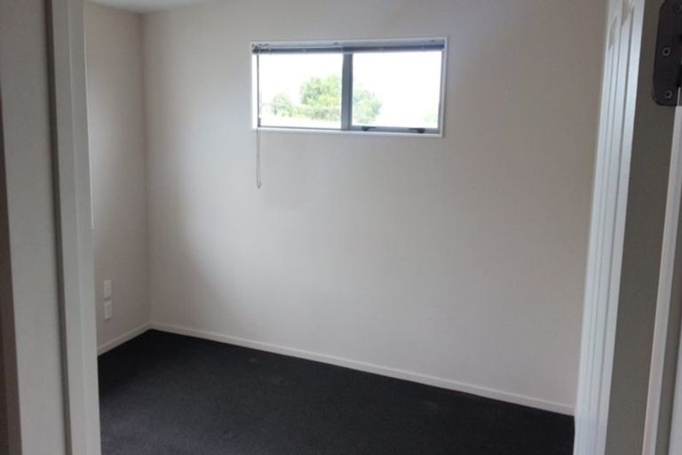 Photo of property in 24/3 Hulme Place, Henderson, Auckland, 0612