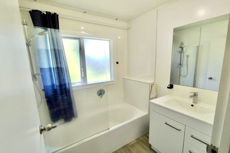 Photo of property in 12a Hinton Place, Weymouth, Auckland, 2103