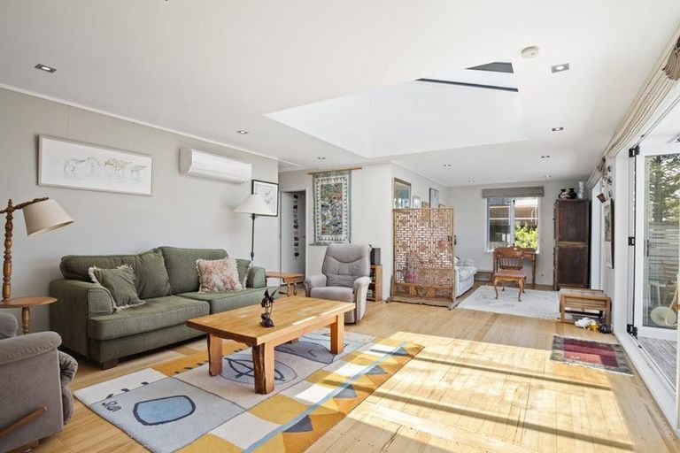 Photo of property in 867 East Coast Road, Kaiaua, Miranda, 2473