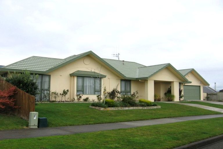 Photo of property in 3 Logan Place, Kelvin Grove, Palmerston North, 4414