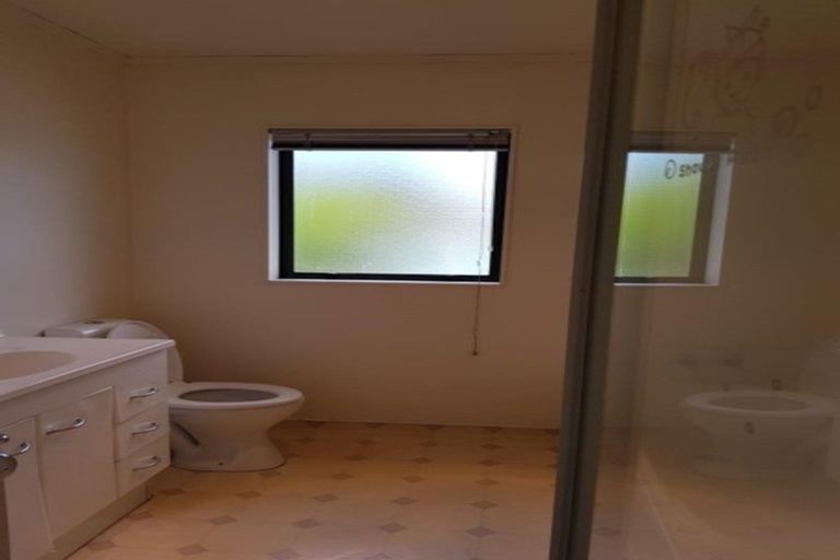 Photo of property in 30 Eroni Clarke Close, Flat Bush, Auckland, 2019