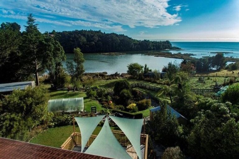 Photo of property in 50 Rangihaeata Road, Rangihaeata, Takaka, 7182