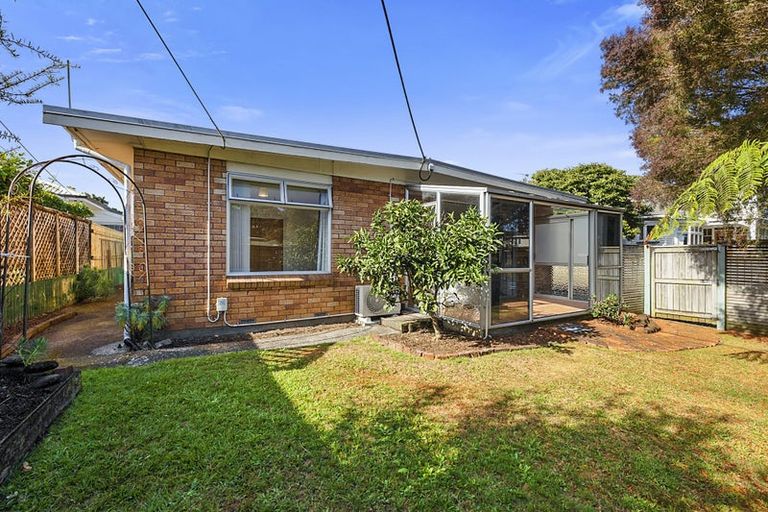 Photo of property in 10 Shortland Street, Lower Vogeltown, New Plymouth, 4310