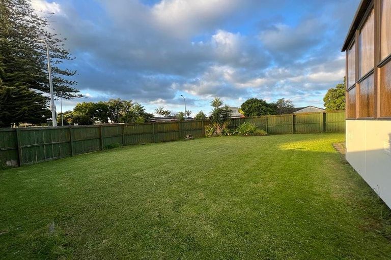 Photo of property in 1/69 Butley Drive, Farm Cove, Auckland, 2012