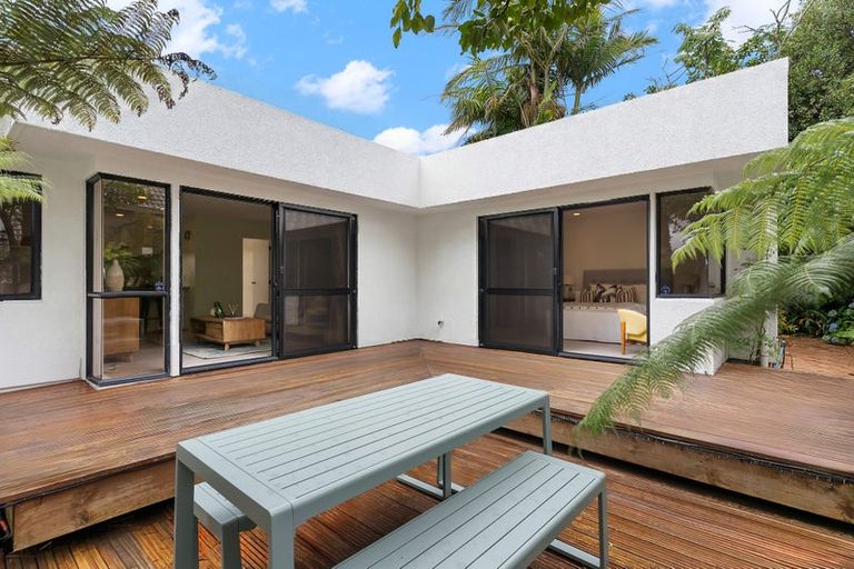 Photo of property in 15 Perendale Close, Somerville, Auckland, 2014