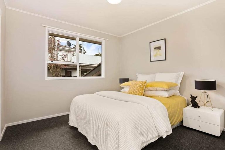 Photo of property in 20 Trias Road, Totara Vale, Auckland, 0629