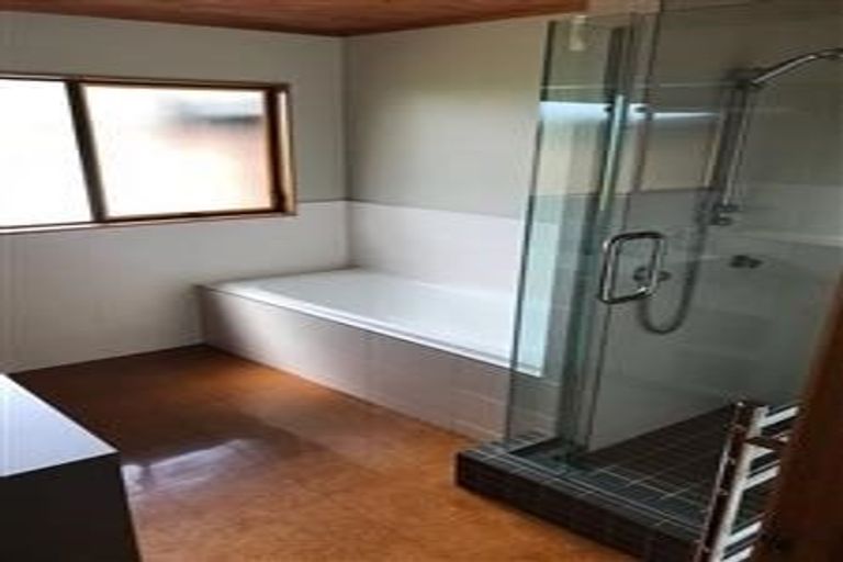 Photo of property in 9 Marina View Drive, West Harbour, Auckland, 0618