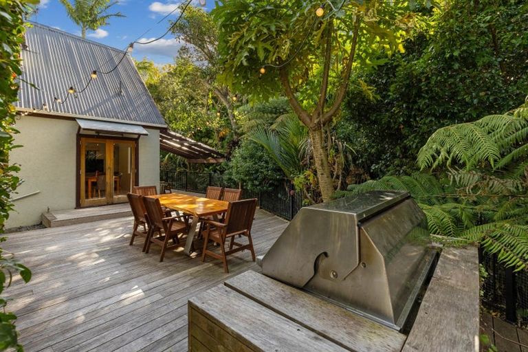 Photo of property in 14b South Lynn Road, Titirangi, Auckland, 0604