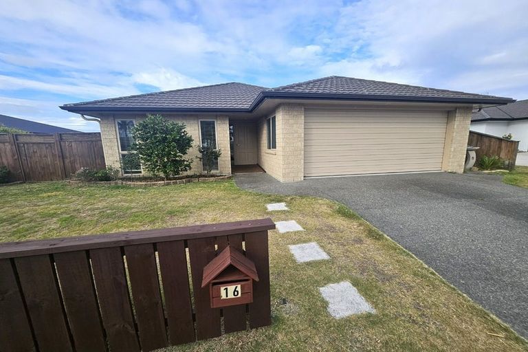 Photo of property in 16 Horokaka Place, Papamoa Beach, Papamoa, 3118