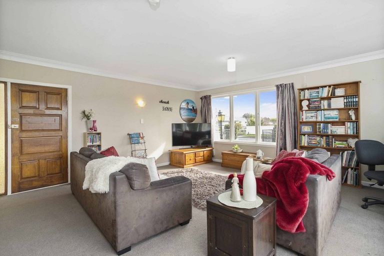 Photo of property in 2 Edmund Hillary Avenue, Papakura, 2110
