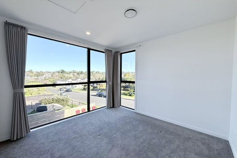 Photo of property in 13a King Richard Place, Browns Bay, Auckland, 0630