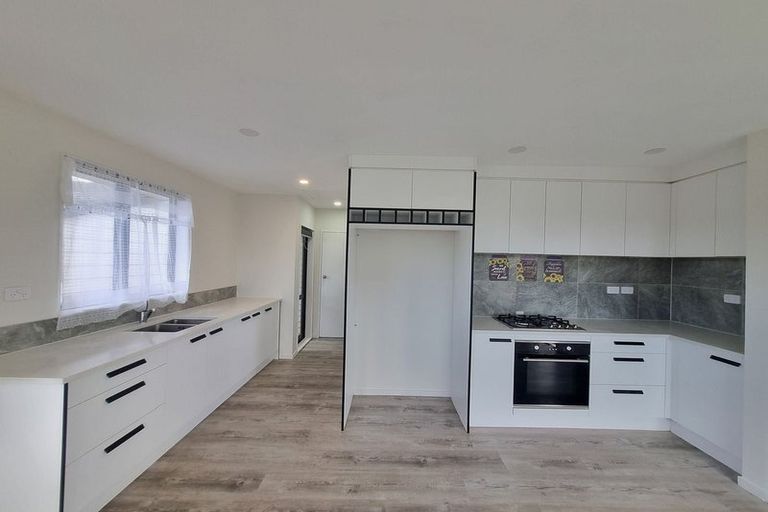 Photo of property in 2 Arnhem Place, Pukekohe, 2120