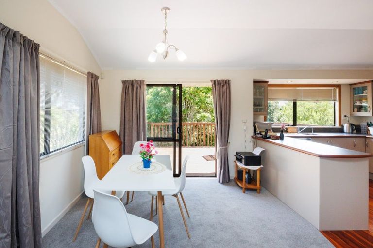 Photo of property in 9 Hillgrove Place, Fitzherbert, Palmerston North, 4410