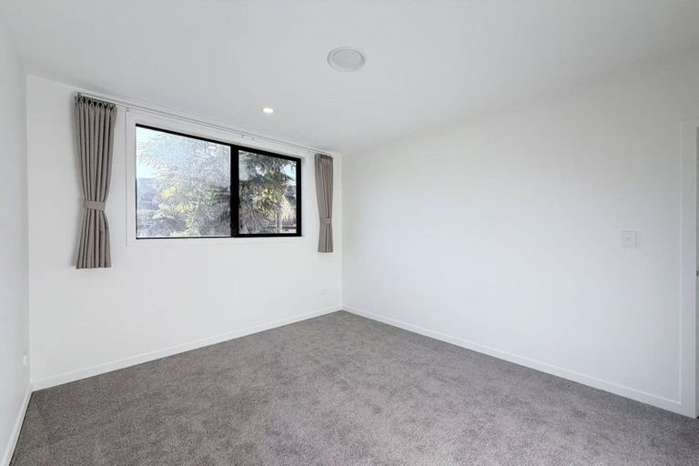 Photo of property in 13a King Richard Place, Browns Bay, Auckland, 0630