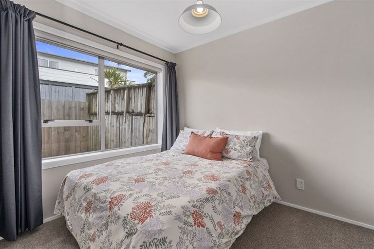 Photo of property in 2/24 Stredwick Drive, Torbay, Auckland, 0630