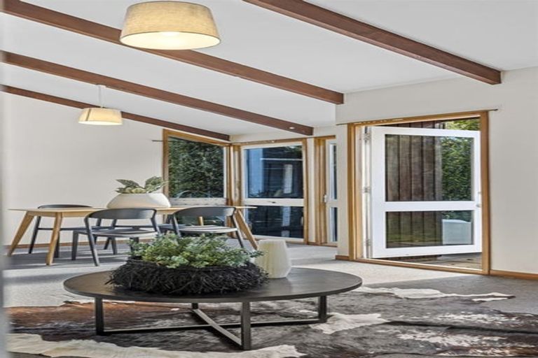 Photo of property in 14 Raekura Place, Redcliffs, Christchurch, 8081