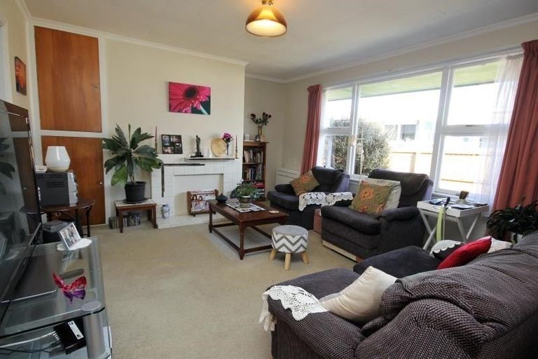 Photo of property in 2/83 Roberta Drive, Somerfield, Christchurch, 8024