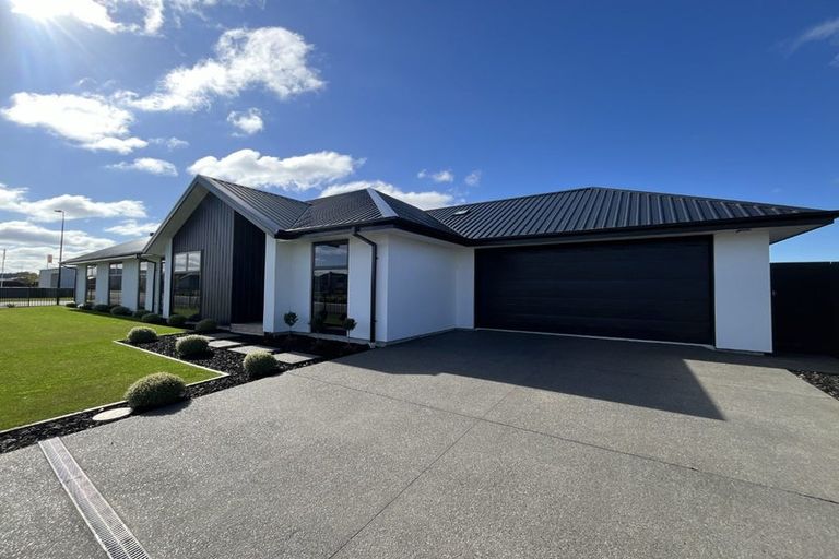 Photo of property in 16 Oriel Way, Rolleston, 7614