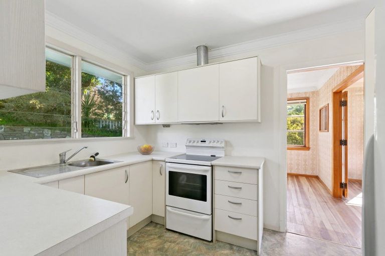 Photo of property in 7 Lyndhurst Road, Tawa, Wellington, 5028