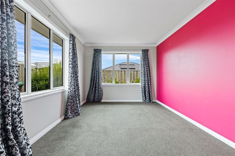 Photo of property in 73 Kippenberger Avenue, Rangiora, 7400