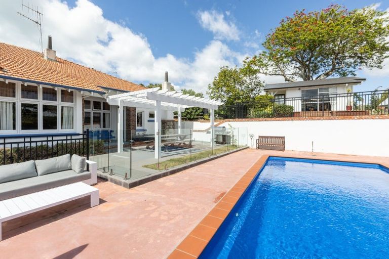 Photo of property in 60 Milton Road, Bluff Hill, Napier, 4110