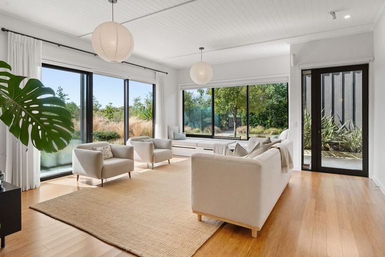 Photo of property in 7 Fairway Drive, Martinborough, 5711