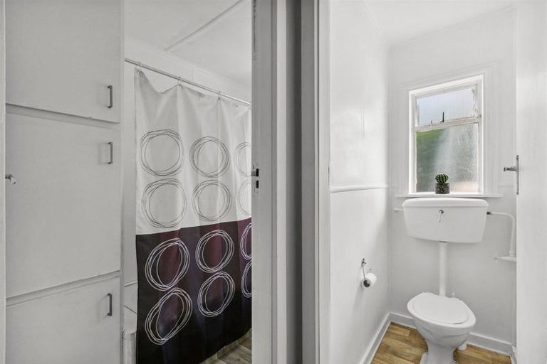 Photo of property in 2/5 Tokomaru Street, Welbourn, New Plymouth, 4312